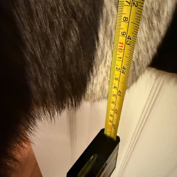 Luxurious Vintage Fox Fur Coat - Picture 4 of 8